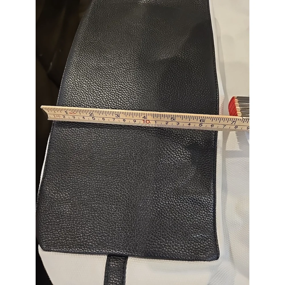 Walter Baker Tote Bag White & Black Carly Weekender Bag Shoulder Straps NWT (2)